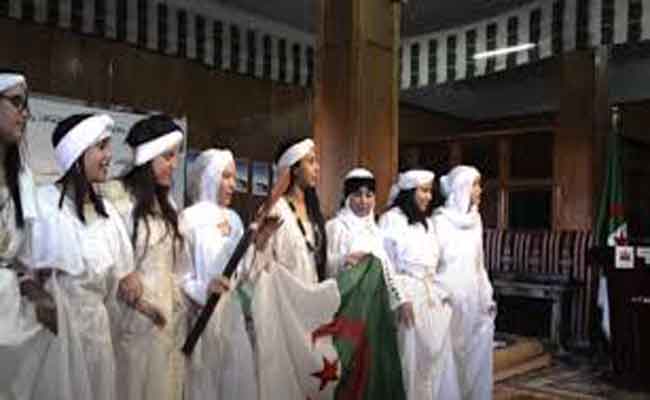 الجزائر تعد ملف لتصنيف “فن القول ورقصة الصف” ضمن التراث العالمي اللامادي…