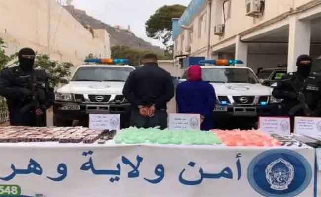 توقيف امرأة وشريكها متلبسان بالمخدرات والمؤثرات العقلية والأسلحة البيضاء بوهران