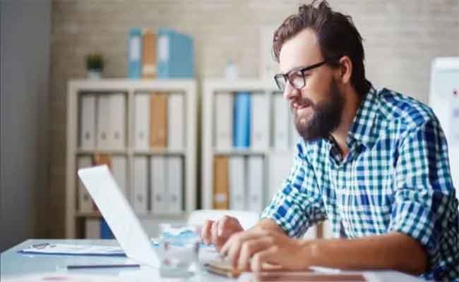 الصحة النفسية والتكنولوجيا…تعرَّفي إلى فوائدها وأَضرارها مع اختصاصية في علم النفس