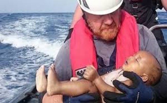 الجزائر الجديدة / مواطنة تلد مولود مجهول الاب في قوارب الموت عند السواحل الإسبانية
