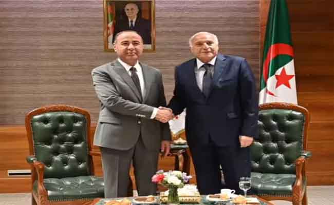 عطاف يجري محادثات ثنائية مع نظيره الليبي 