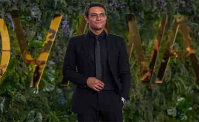 بطريقة طريفة…آسر ياسين يُقلد أحمد سعد في حفل زفاف جميلة عوض