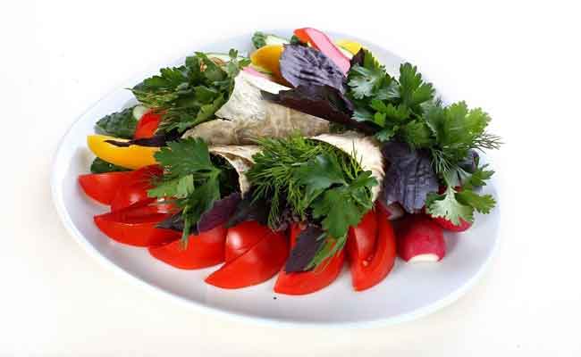 الأطعمة والمشروبات المسموح والممنوع تناولها خلال الصيف مع طبيبة