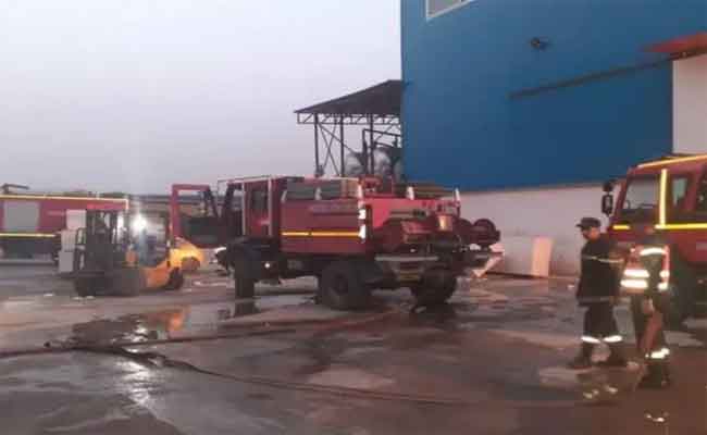 نشوب حريق بمصنع للبلاستيك بالمدية