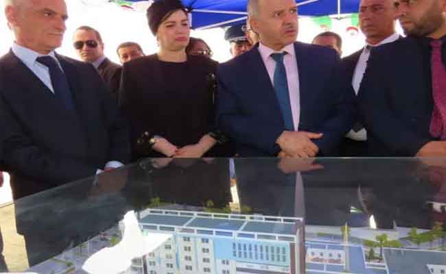 سايحي يقوم بزيارة تفقدية لمشروع إنجاز مركز مكافحة السرطان بالمدية