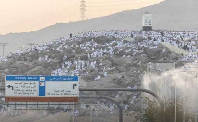 حاج جزائري يلبي نداء ربه في وقفة عرفة