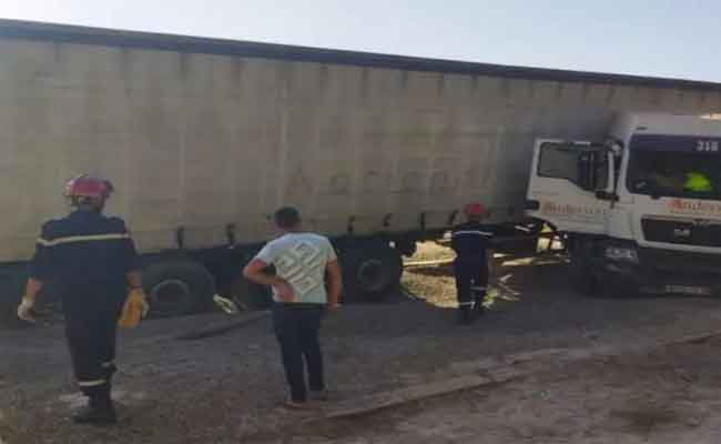 شاحنة تنهي حياة سائقها بالطريق السيار بالحسينية