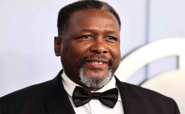 الممثل ويندل بيرس يحكي تفاصيل لقائه الأخير مع الأمير هاري وميغان