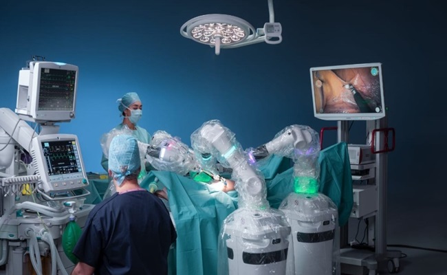 للمرة الأولى...عملية جراحية للقلب باستخدام روبوت في السعودية