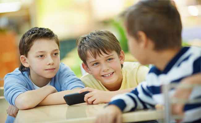 كيف تربين طفلاً مهذباً؟…وما هي علاماته داخل المنزل والمدرسة والشارع؟