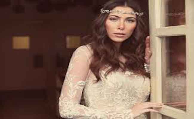 دانييلا رحمة بفستان الزفاف في جلسة تصوير…