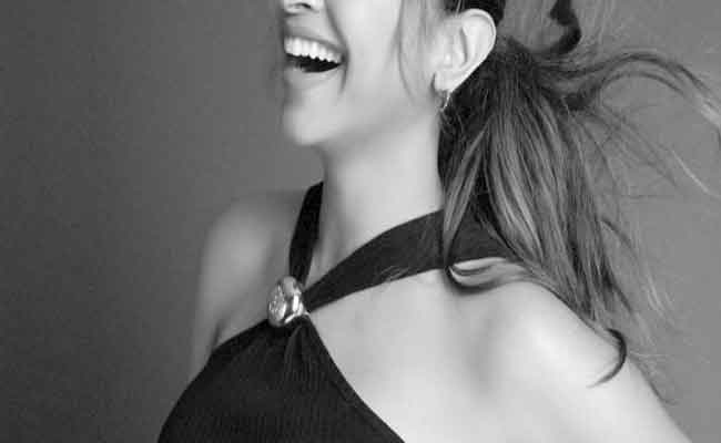 ديبيكا بادكون تستعرض حملها في جلسة تصوير خاصة