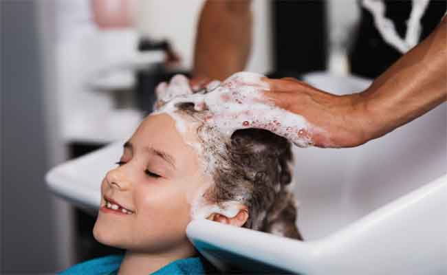 أسباب ألم فروة الرأس عند الأطفال وكيف يمكن علاجه