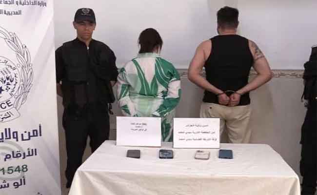 حرق النقود في عيد ميلاد على المباشر يجر المتورطين للمحاكمة