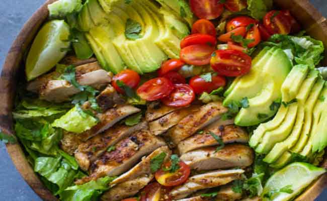 “وصفات منزلية” تقي من الشمس…ترويج بالسوشيال ميديا وتحذير من الأطباء