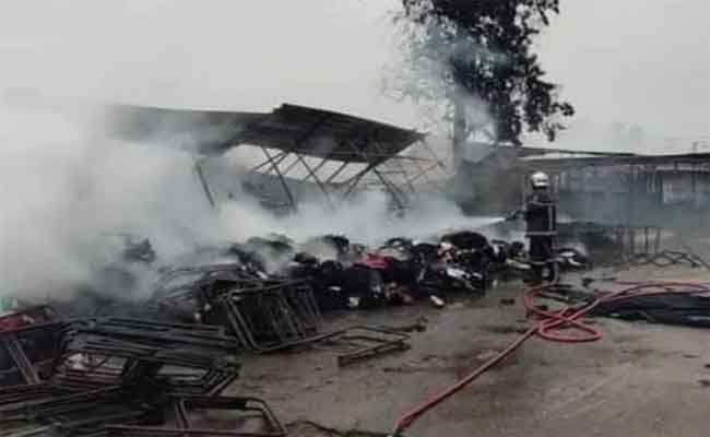 النيران تلتهم سوق “لافوار” للألبسة بالجلفة