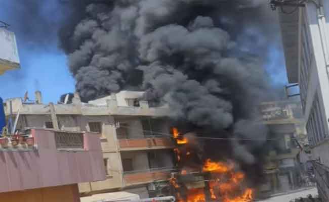 النيران تلتهم مركزا تجاريا بسوق أهراس