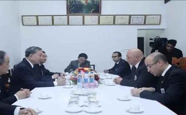 ربيقة يمثل تبون في تقديم العزاء للرئيس الفيتنامي