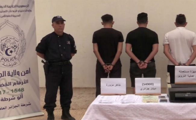 تفكيك عصابة إجرامية تحترف تزوير تذاكر المباريات