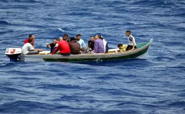 تفكيك شبكتين إجراميتين تحترفان الهجرة غير الشرعية وتوقيف 21 شخصا بتيبازة