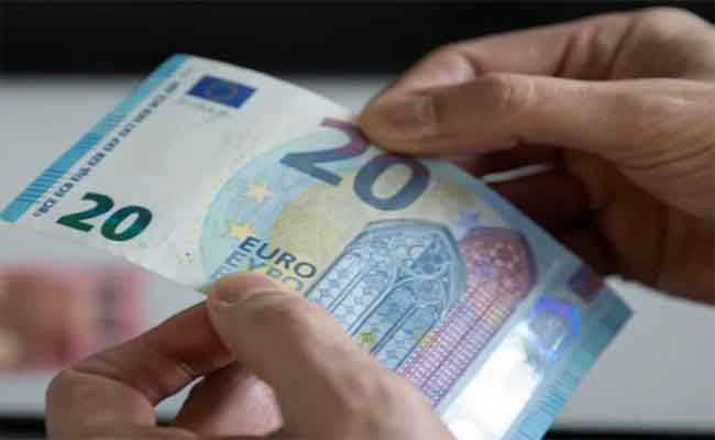 توقيف تاجرة ملابس حاولت تهريب 59 ألف أورو في رحمها