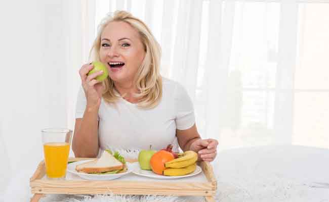 طرق تجنب زيادة الوزن مع التقدم بالسن وفق اختصاصية