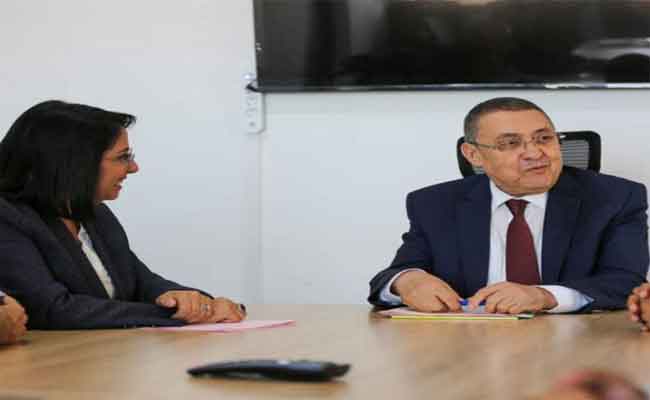 إشراف وزير الداخلية على اجتماع تنسيقي ضم 15 حزبا لتنشيط حملة تبون