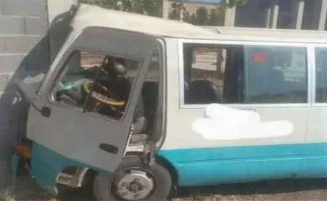 اصطدام حافلة بمنزل يخلف 22 مصابا بسكيكدة