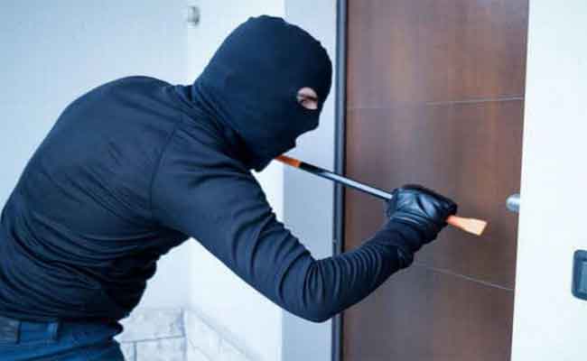 توقيف 3 جزائريين يحترفون سرقة المنازل بإسبانيا بطرق احترافية…