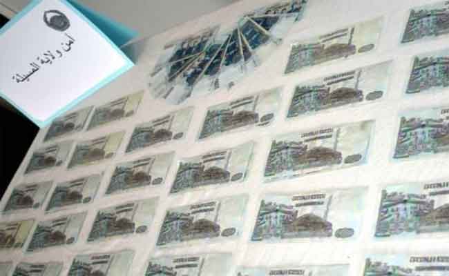 توقيف شخصين متلبسين بأوراق نقدية مزورة قدرها 118000 دينار جزائري بالمسيلة