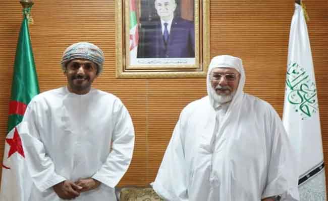 وزارة الأوقاف العمانية تقدم هبة لجامع الجزائر