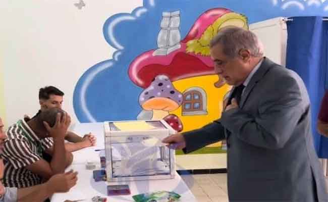 العرباوي يدلي بصوته الانتخابي