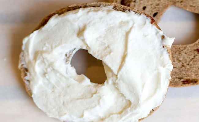 فوائد الجبن السائل قليلة جداً مقارنة بمضاره وفق طبيبة