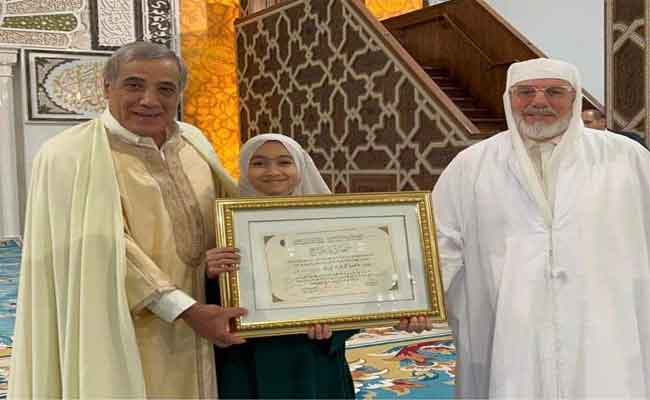 إشراف الوزير الأول على تكريم الفائزين في مسابقة حفظ القران الكريم