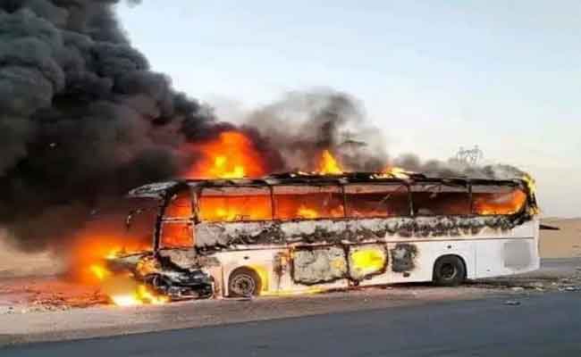 احتراق حافلة لنقل المسافرين يخلف مصرع 7 أشخاص بتقرت