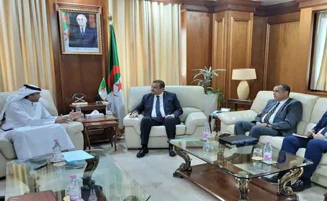 استقبال عرقاب وفدا عن الشركة القطرية “بلدنا”