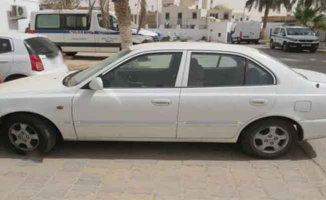 الإطاحة بشبكة دولية تحترف تزوير وثائق إدارية وتهريب المركبات من تونس بتقرت