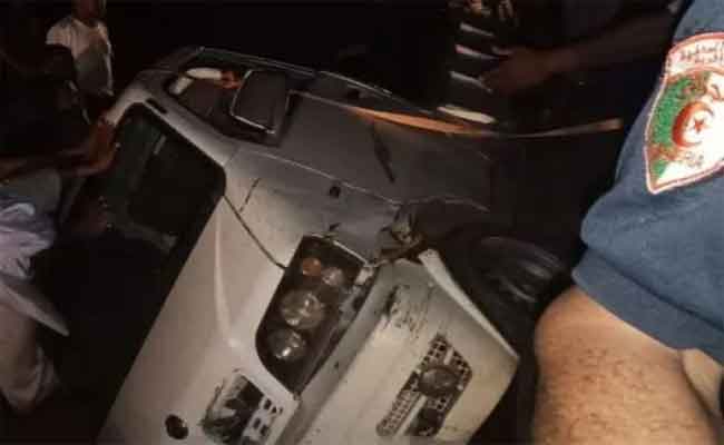 إنقاذ أشخاص وأسرة حاصرتهم المياه بعدة ولايات