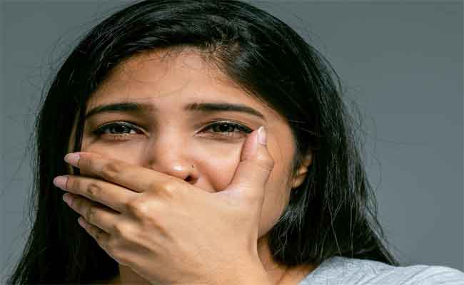 ذوبان عظم اللثة وانحسارها: طرق الوقاية والعلاجات وفق طبيب