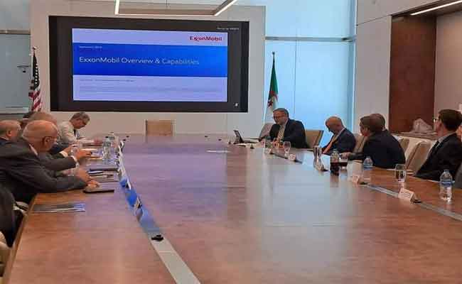 مدير سوناطراك يلتقي وفداً رفيع المستوى من شركة “إكسون موبيل” الأمريكية