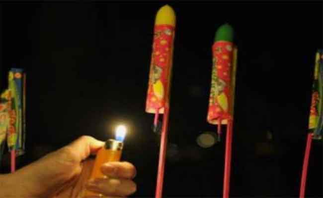 المفرقعات تفسد الاحتفالات بالمولد النبوي الشريف