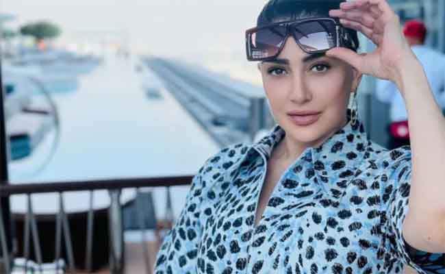 بإطلالة ساحرة…غادة عبد الرازق تلتقي جورجينا رودريغيز في باريس