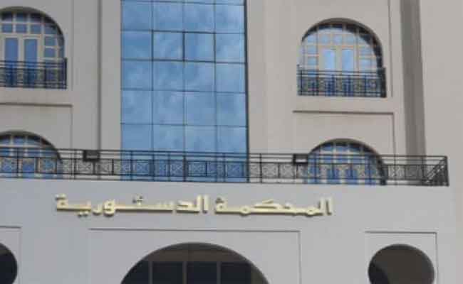 تسليم المحكمة الدستورية محاضر التصويت للولايات