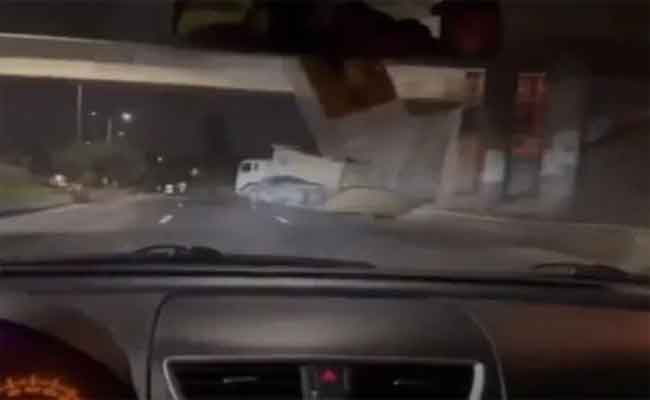 توقيف سائق شاحنة أقدم على رمي الأتربة بالطريق العمومي بالعاصمة