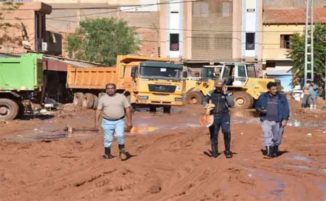 والي النعامة يؤكد تكفل الدولة التام بالمتضررين من الفيضانات