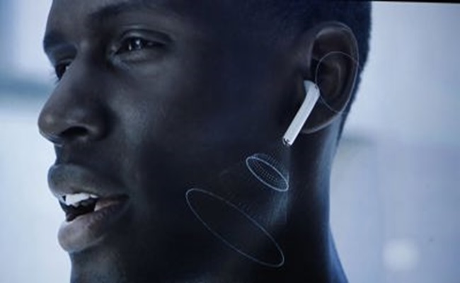 أمريكا تصنف “أبل Airpods” أداة مساعدة للسمع…