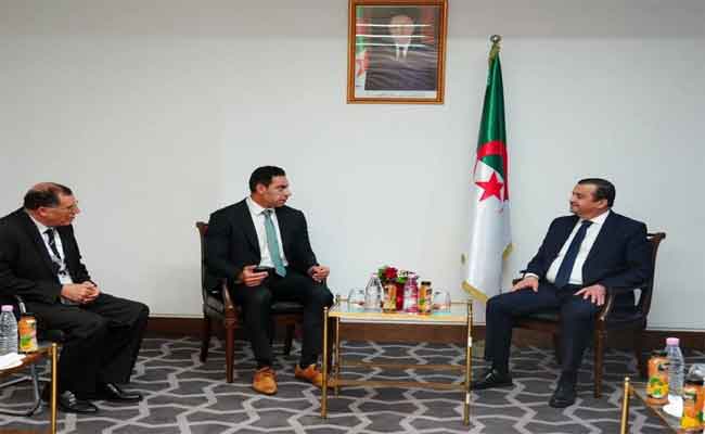 عرقاب يعقد لقاء لبحث فرص الشراكة والاستثمار مع “إكسون موبيل” و”هاربور إنرجي”