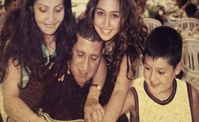 شاهد جيسي عبدو تحتفل بذكرى ميلاد والدها الراحل بصورة عائلية وعبارات مؤثرة…