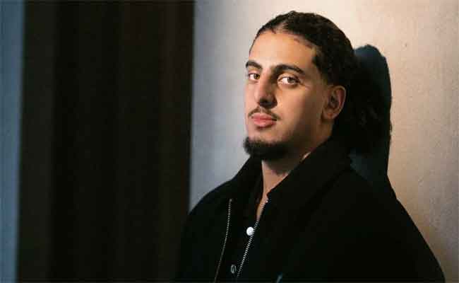 عمرو دياب وتامر حسني ألهماه…”مصري” مغنٍّ شاب ينطلق من هولندا