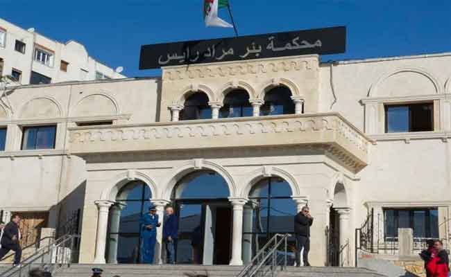 حبس منسق سابق بمصلحة ترميم الأسنان رفقة 4 موظفين تورطوا في إخفاء مواد صيدلانية في سقف المستشفى